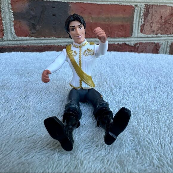 Flynn Rider Prince Eugene Wedding Cake Topper Figure Tangled Disney 4” - Picture 2 of 4